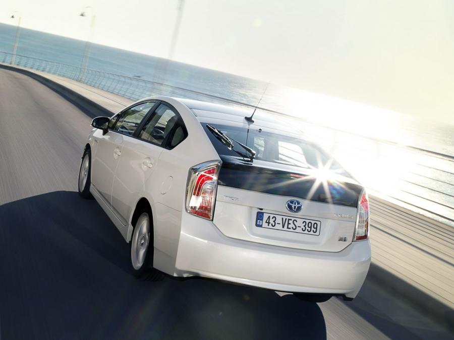  Toyota Prius 2011 года  (фото 12 из 36)